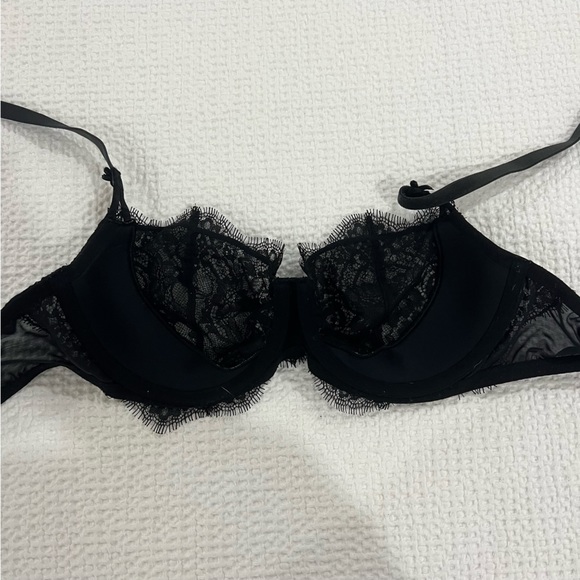 Victoria’s Secret Lace Bra - Picture 3 of 4